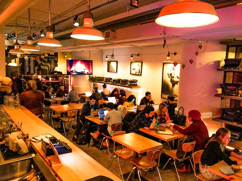 Small Studios　スモールスタジオ　Page One Pub Page One Coffee + Bar - 106 Mutual St Unit #8, Toronto | Corner