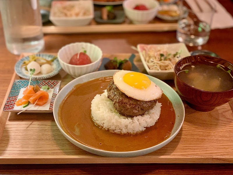 AOI Kitchen - 320 E 6th St, New York | Corner