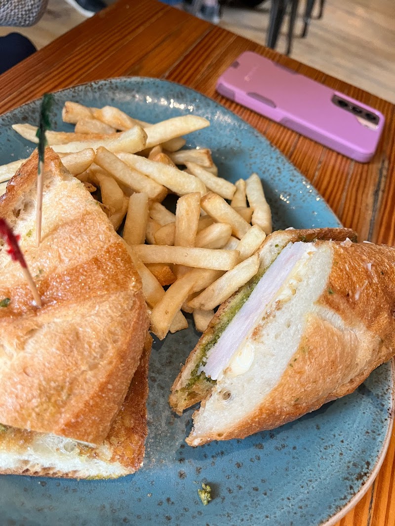 Café Benelux - 346 N Broadway, Milwaukee | Corner