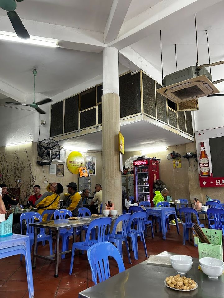 BIA TƯƠI NGỌC LINH PHỤC VỤ TẠI BÀN TRONG KHUNG CẢNH GIẢN DỊ ẤM CÚNG ĐẬM CHẤT HÀ THÀNH