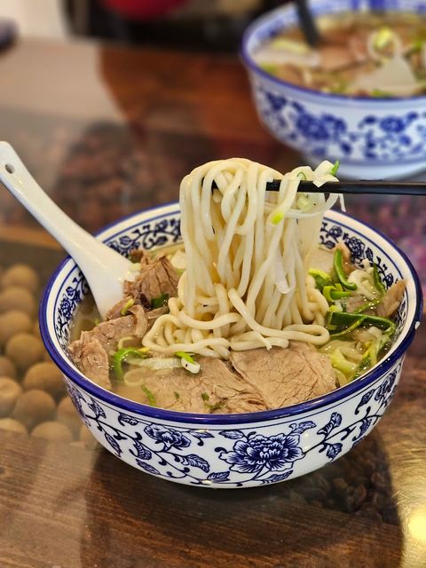 Golden Dragon Hot Pot 金龍火锅 - 30 Brentwood Common NW unit130