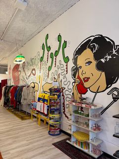 Vintage House Chicago - 1433 N Milwaukee Ave, Chicago | Corner
