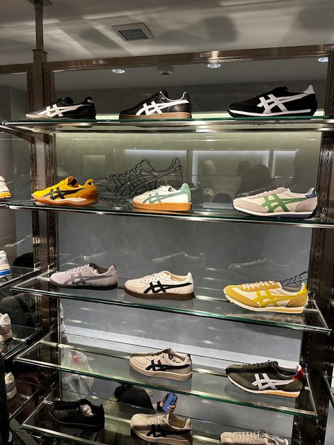 Onitsuka Tiger Hankyu Umeda 4F - Osaka, Kita Ward, Kakudachō, 8−7