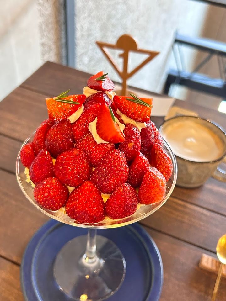 Parfait Lab PINSIRIO - 8-15 Kuromon, Chuo Ward, Fukuoka | Corner