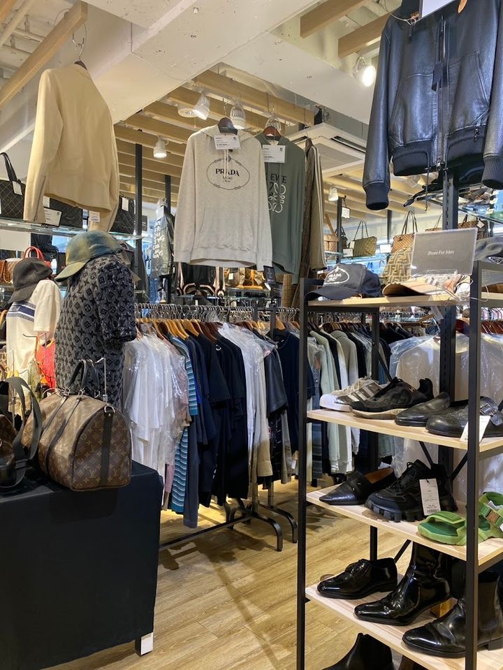 BRAND COLLECT HARAJUKU TAKESHITA STREET - Marron Bldg., 2F 竹下
