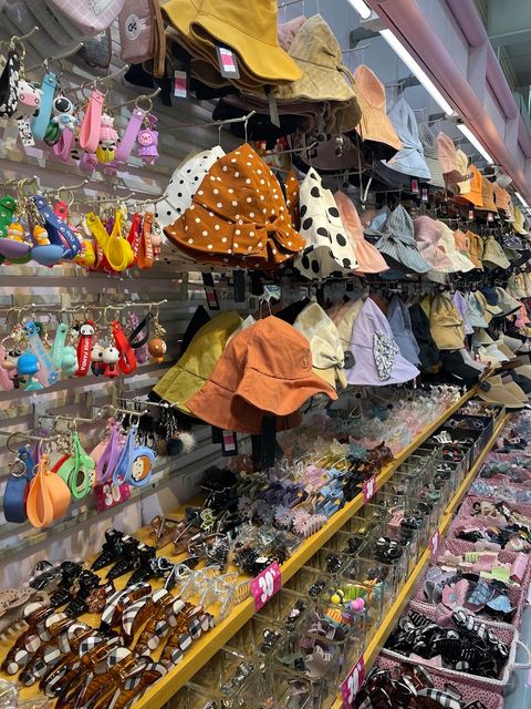 Kate Spade - 610 5th Ave Space C, New York | Corner