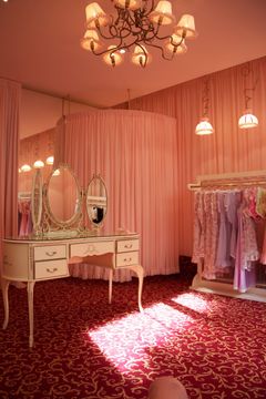 Fifi Chachnil - 34 Rue de Grenelle, Paris | Corner