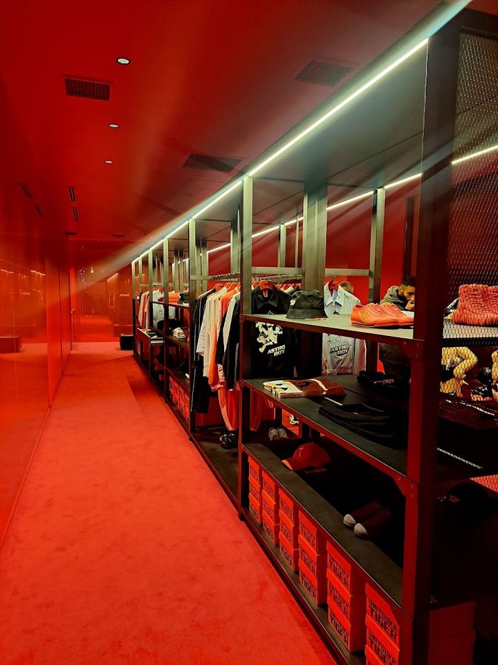 Onitsuka Tiger Yellow Concept Store - Ginza Shippou Building, 5