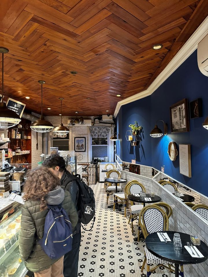 Cafe Luna - 628 Hudson St, New York | Corner