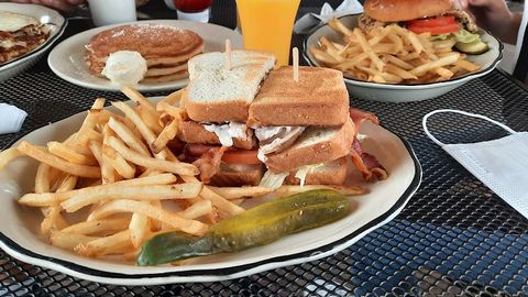 Fred 62 - 1850 N Vermont Ave, Los Angeles | Corner
