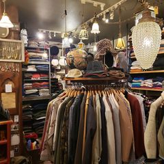 AURA clothing & antiques - 1SKビル 101, 1-chōme-5 Kego