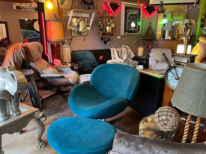 Vintage Grind House - 4329 N Kedzie Ave, Chicago | Corner