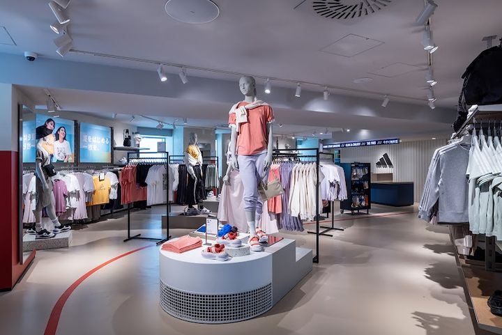 アディダス ブランドコアストア 新宿 - 3F, 3-chōme-27-4 1 Shinjuku