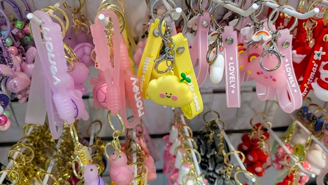 ピカ子ブラシ O!CIRCLE ハワイ Kawaii Kawaii - 2125 Kalākaua Ave, Honolulu | Corner