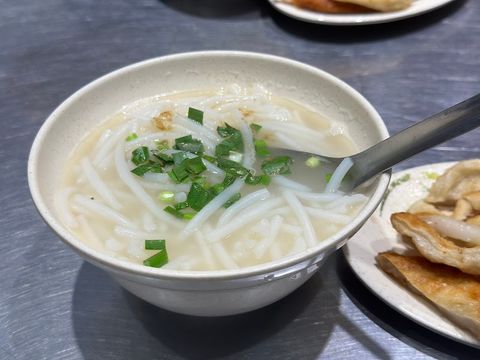 吳八鍋 - No. 221號, Section 1, Zhongyang South Road, Beitou