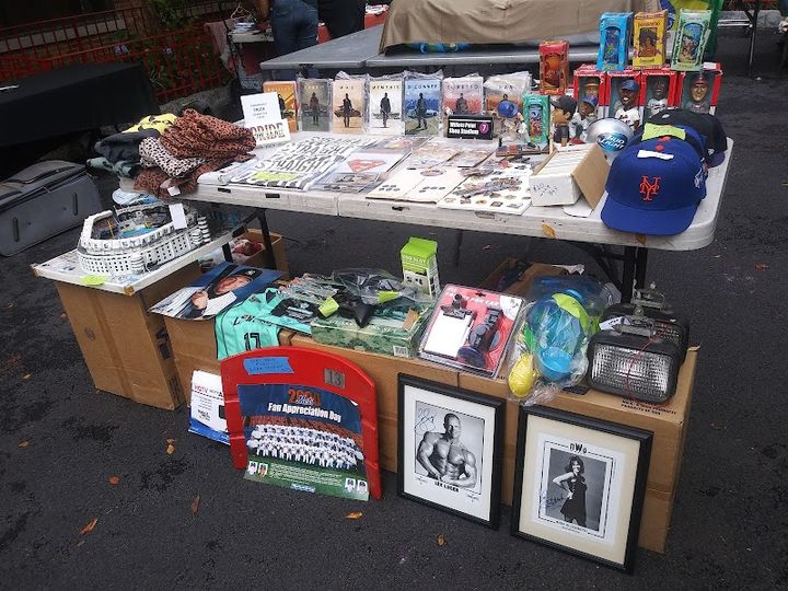 【限界SALE】THRIFTWEARMARKET & FLEAMARKET Flea Market - 414 E 14th St, New York | Corner