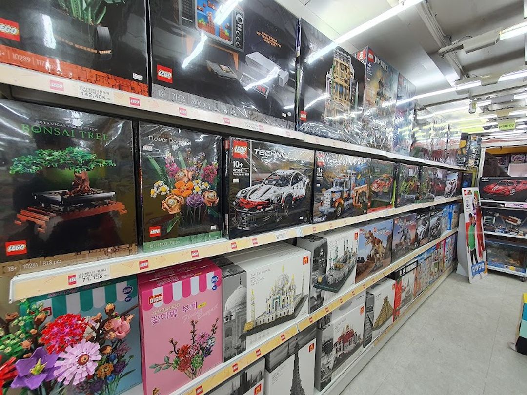 Seungjin Toy - 390 3, 30 Jong-ro 52-gil, Jongno District | Corner