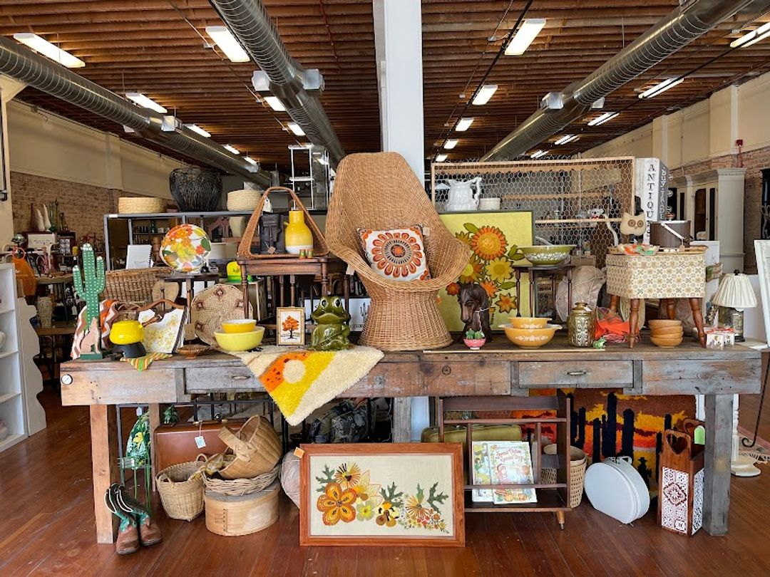 Sixth Avenue Antiques, Vintage Clothing & More - 537 N 6th Ave