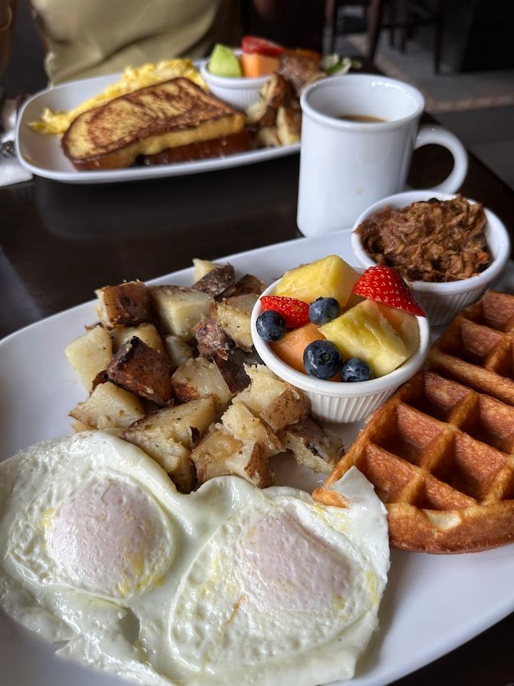 Orange Café - 4011 Bd Décarie, Montréal | Corner