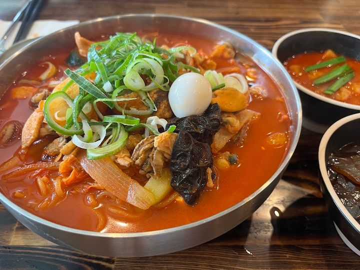 Jjamppong zizon ( 짬뽕 지존 LA ) - 3446 Wilshire Boulevard, Los