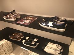 Converse Tokyo Ginza - GINZA SIX 5F, 6-chōme-10−1 Ginza, Chuo