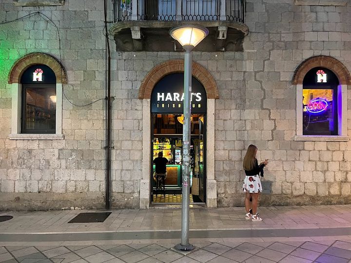 Harat's Irish Pub