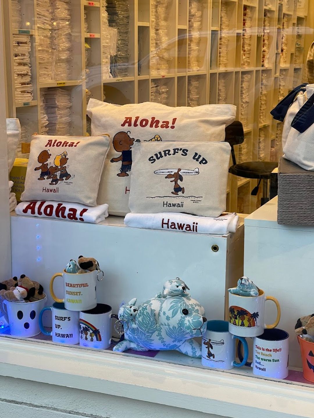 Moni Moana - 2365 Kalākaua Ave, Honolulu | Corner