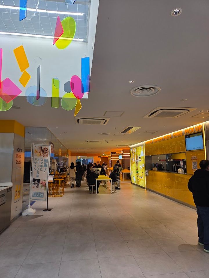 MOM'S TOUCH マムズタッチ ソラド原宿店 - Shibuya, Jingūmae, 1-chōme