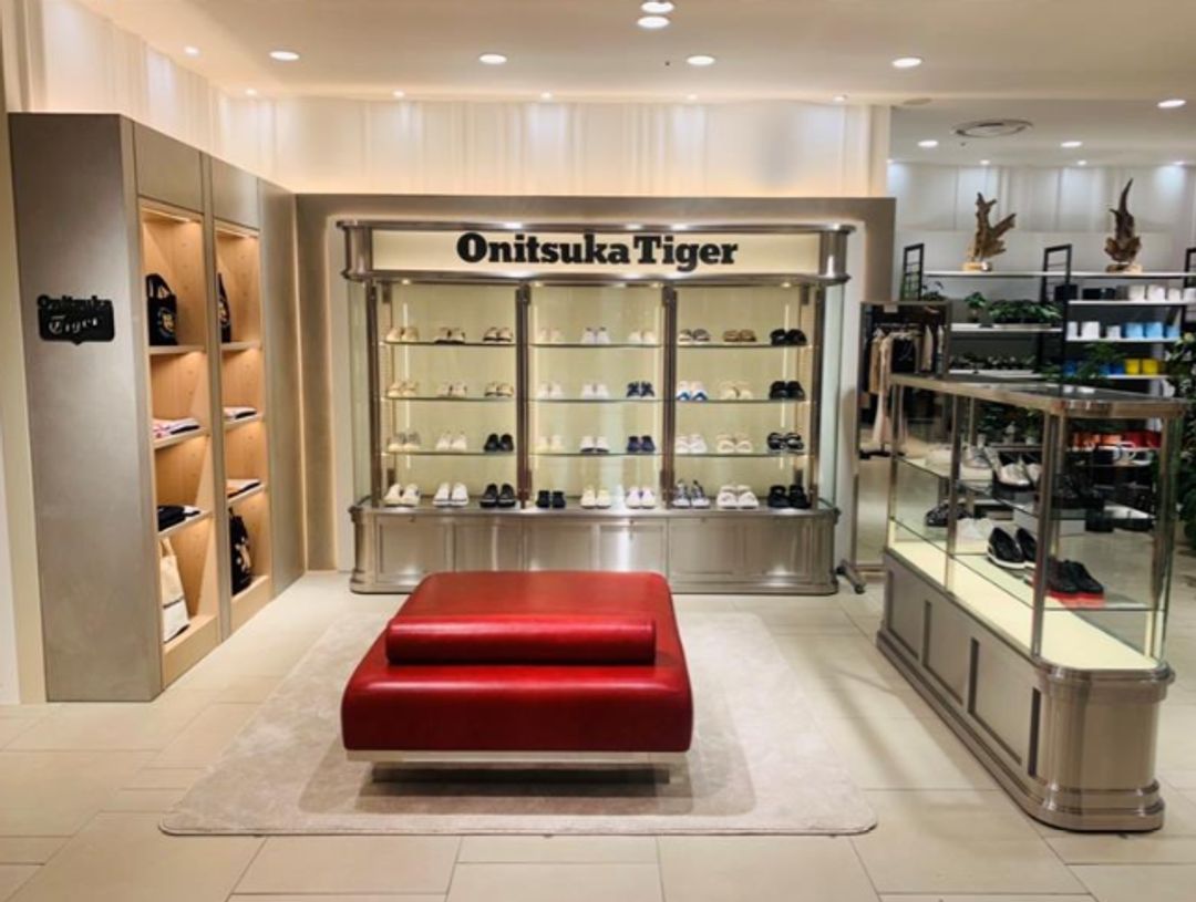 Onitsuka Tiger Hankyu Umeda 4F - Osaka, Kita Ward, Kakudachō, 8−7