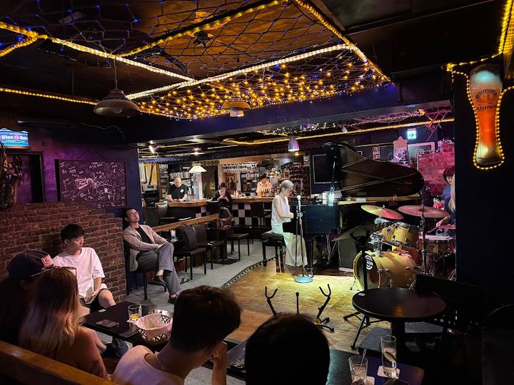 Blue note - Section 3, Roosevelt Rd, 171號4F | Corner