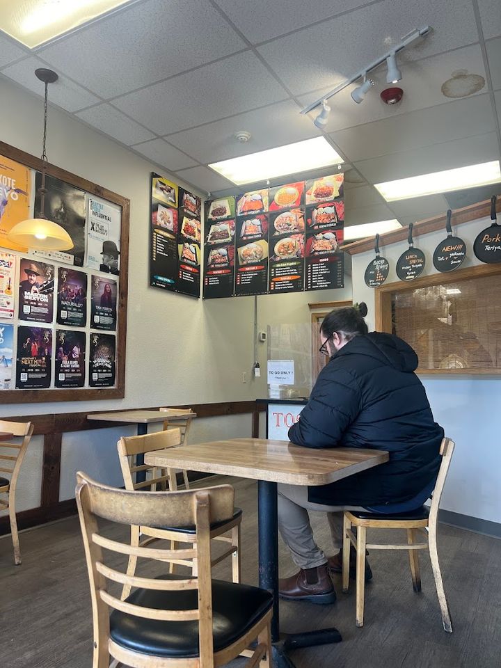 とりよりさん Toshi's Teriyaki - 959 6th St South, Kirkland | Corner