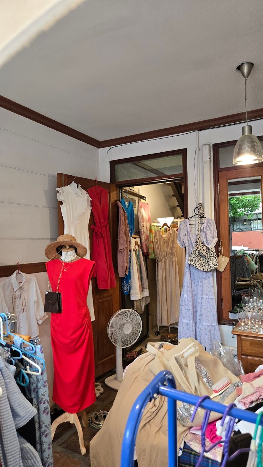 KOH 古着屋 Vintage Clothes Flea Market - 7, Sukhumvit 36, Khwaeng Khlong Tan