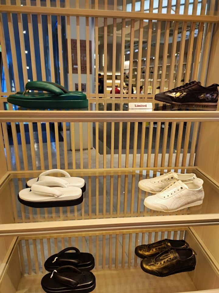 店舗用品 476 Onitsuka Tiger Kyoto - 385 Komeyachō, Nakagyo Ward, Kyoto | Corner
