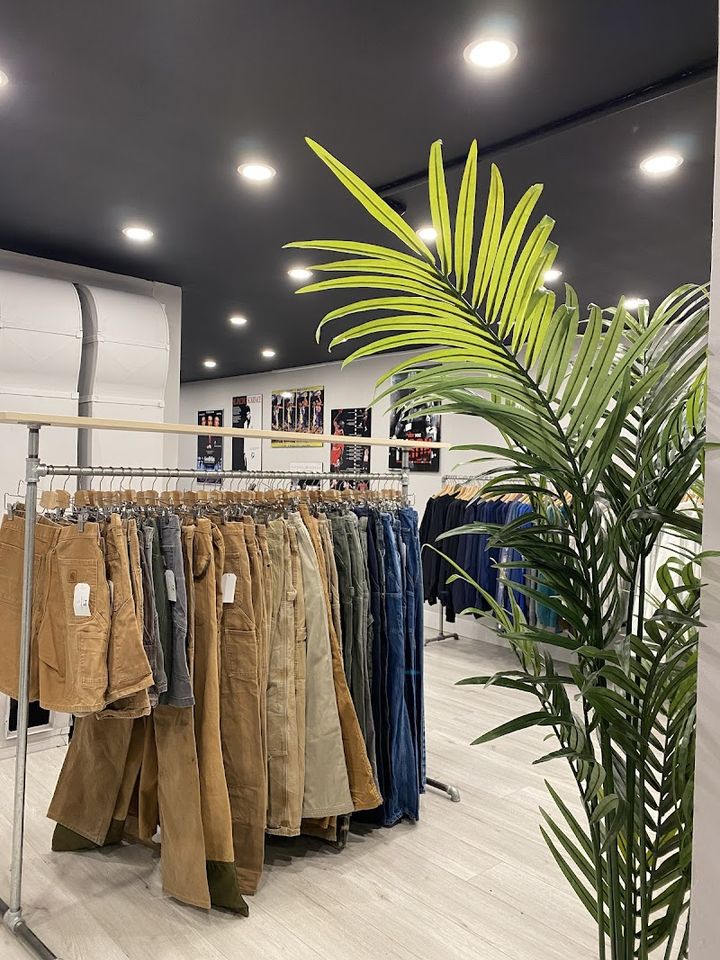 Uncle Vintage - 33 Kensington Ave, Toronto | Corner