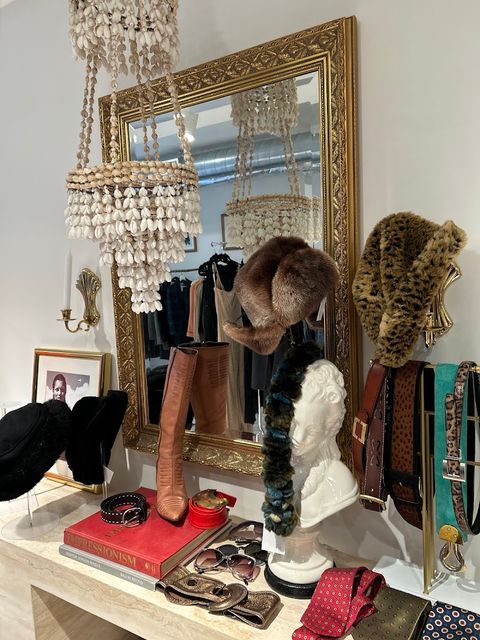 Vicky's Jewellery Ltd - 404 Eglinton Ave W, Toronto | Corner