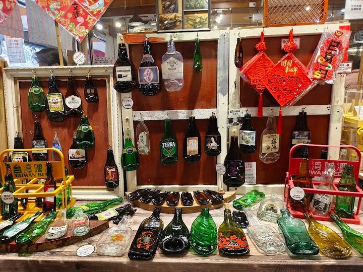 梁山泊壹零捌｜台灣文創小百貨- No. 108號, Section 1, Dihua St | Corner