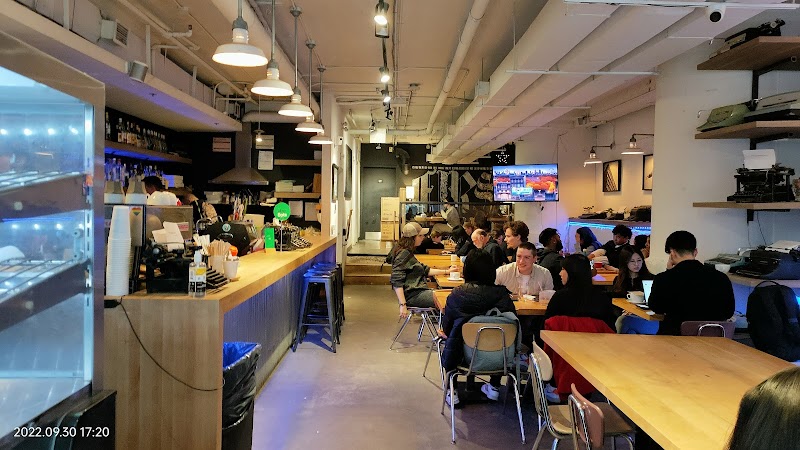 Small Studios　スモールスタジオ　Page One Pub Page One Coffee + Bar - 106 Mutual St Unit #8, Toronto | Corner