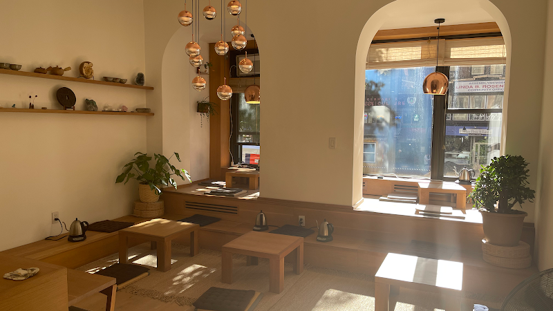 FLOATING MOUNTAIN Tea House |2nd FLOOR| • café