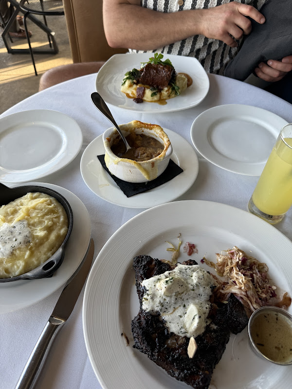 Louie's By The Bay - 2801 West Coast Highway, Newport Beach | Corner