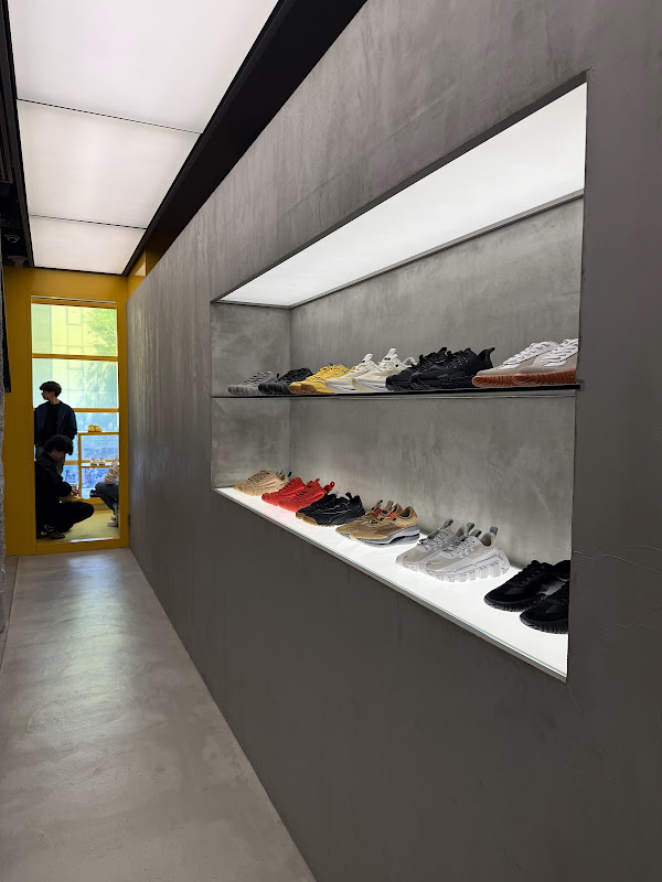 Onitsuka Tiger Yellow Concept Store - Ginza Shippou Building, 5
