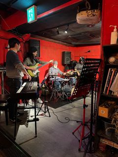 要問い合せ♥️男前ロックな空間♥️遊び心満点♪テーブル　机　世田谷ベース music bar rpm - Setagaya City, Kitazawa, 2-chōme−7−5 下北沢