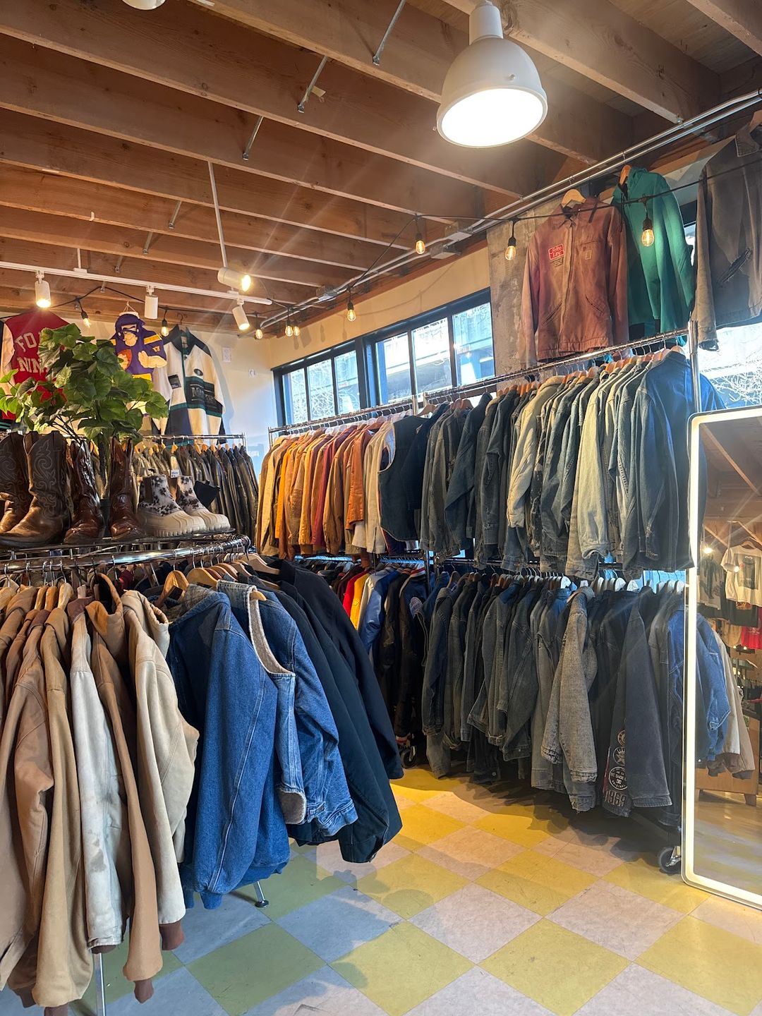 Break Away Vintage (Pine Street) - 618 E Pine St, Seattle | Corner