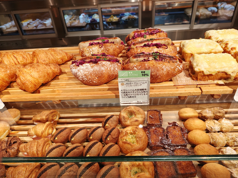 Bakery Donsuke - 7-chōme-13-3 Shinjuku, Shinjuku City | Corner