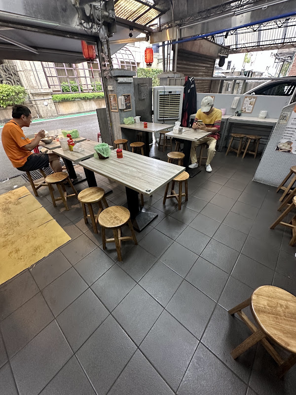 潮品集 (忠孝店) - Section 4, Zhongxiao E Rd, 166號2樓 | Corner