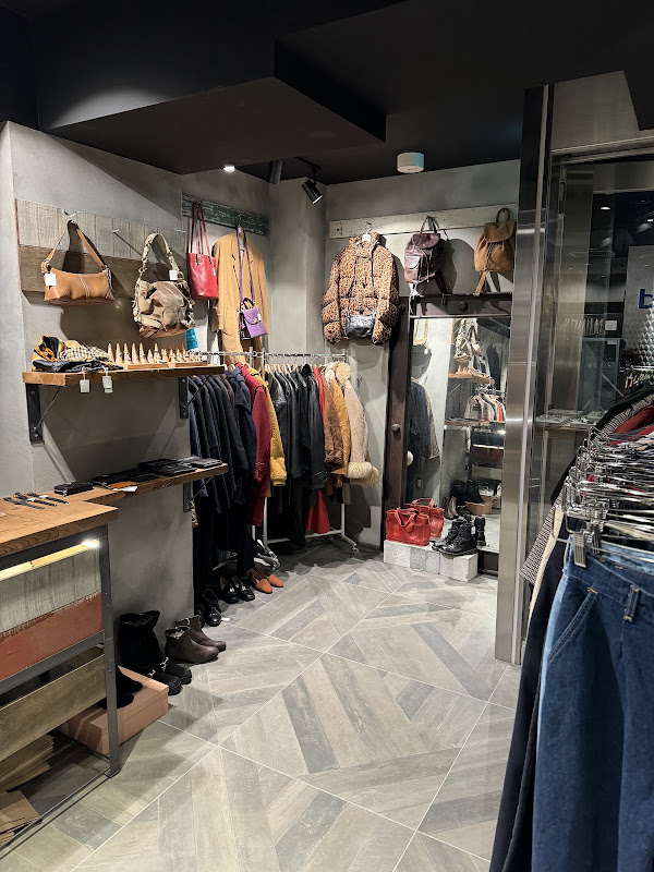 古着屋 KROOL - Osaka, Kita Ward, Nakazakinishi, 1-chōme−9−12