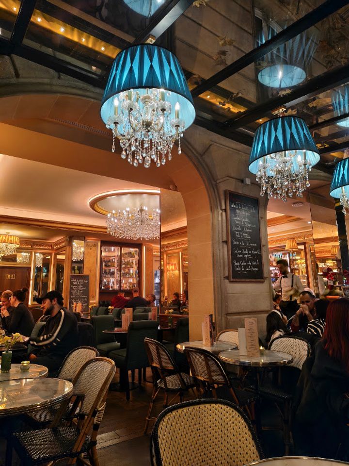 Le Café de Paris - 45 Avenue de Friedland, Paris | Corner