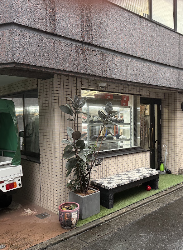 blue room - Shibuya, 2-chōme−4−10 鈴木ビル 102 | Corner