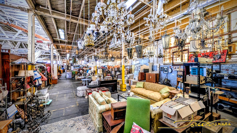 Vintage Junktion - 4436 Worth St, Los Angeles | Corner