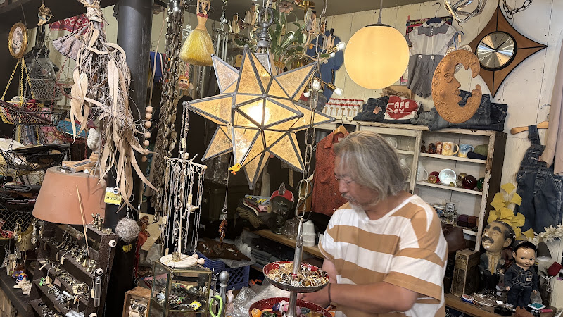 AURA clothing & antiques - 1SKビル 101, 1-chōme-5 Kego