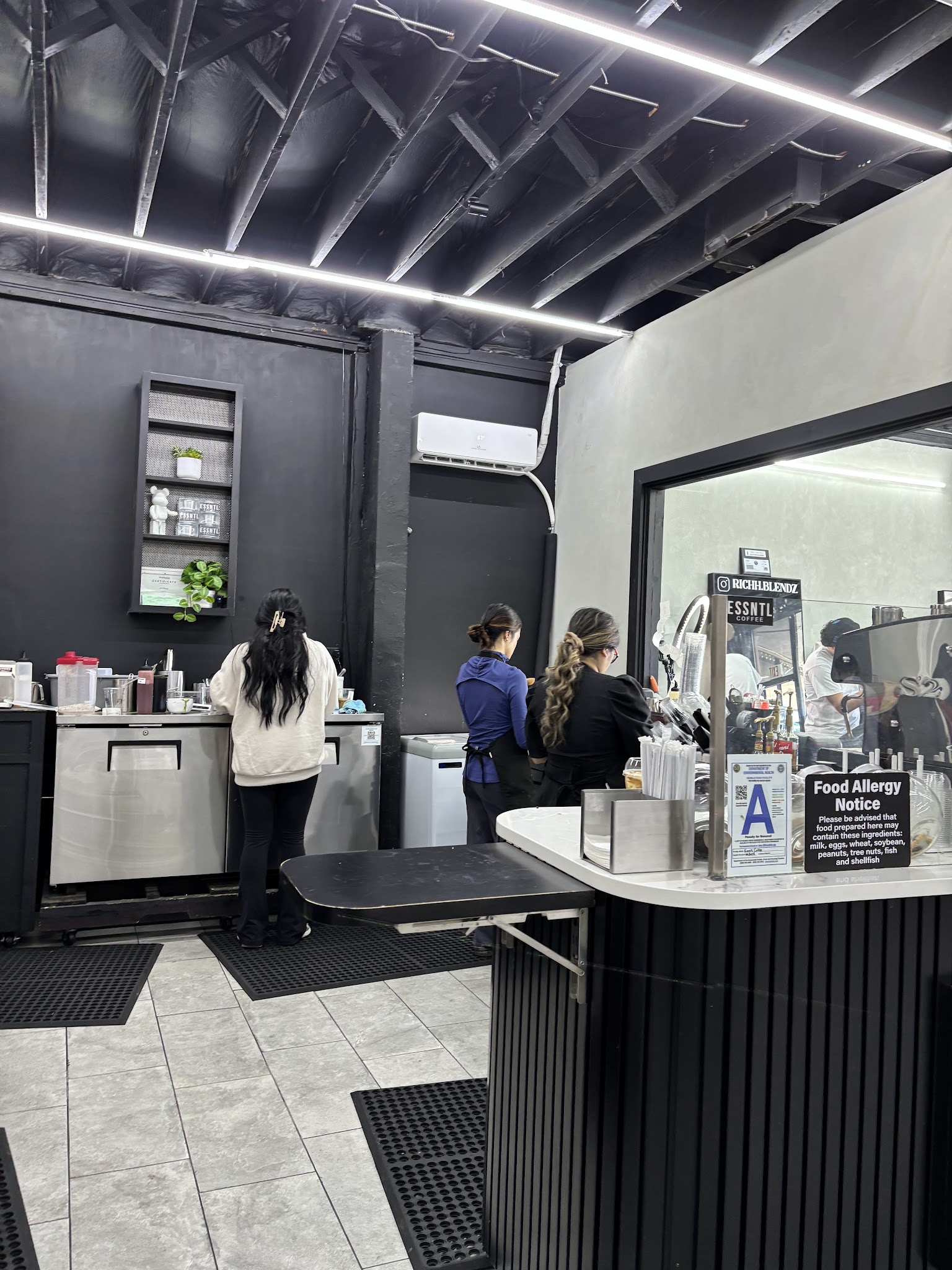 ESSNTL Coffee - 5971 El Cajon Blvd, San Diego | Corner